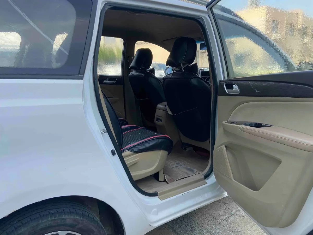 2016 BaoJun 730 1.5L 112HP L4 5MT,autocango,china used car exporter,china ev exporter,chinese used car exporter,chinese used ev exporter