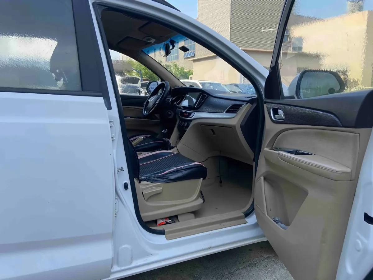 2016 BaoJun 730 1.5L 112HP L4 5MT,autocango,china used car exporter,china ev exporter,chinese used car exporter,chinese used ev exporter