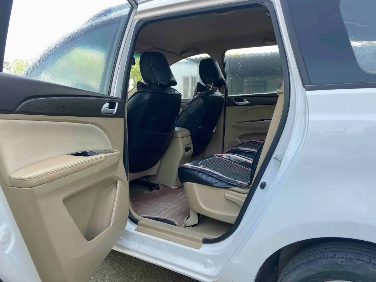 2016 BaoJun 730 1.5L 112HP L4 5MT,autocango,china used car exporter,china ev exporter,chinese used car exporter,chinese used ev exporter