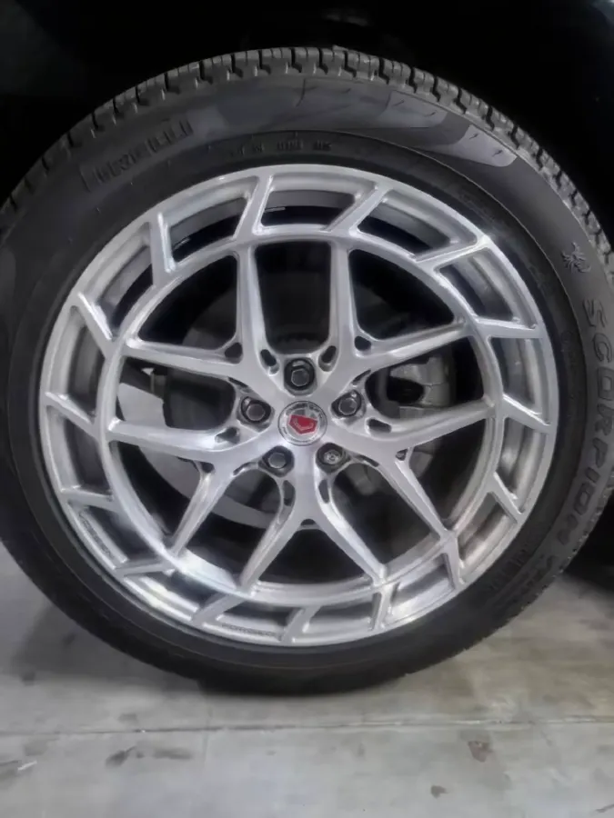 2025 Land Rover Defender 2.0T 300HP L4 8AT,autocango,china used car exporter,china ev exporter,chinese used car exporter,chinese used ev exporter