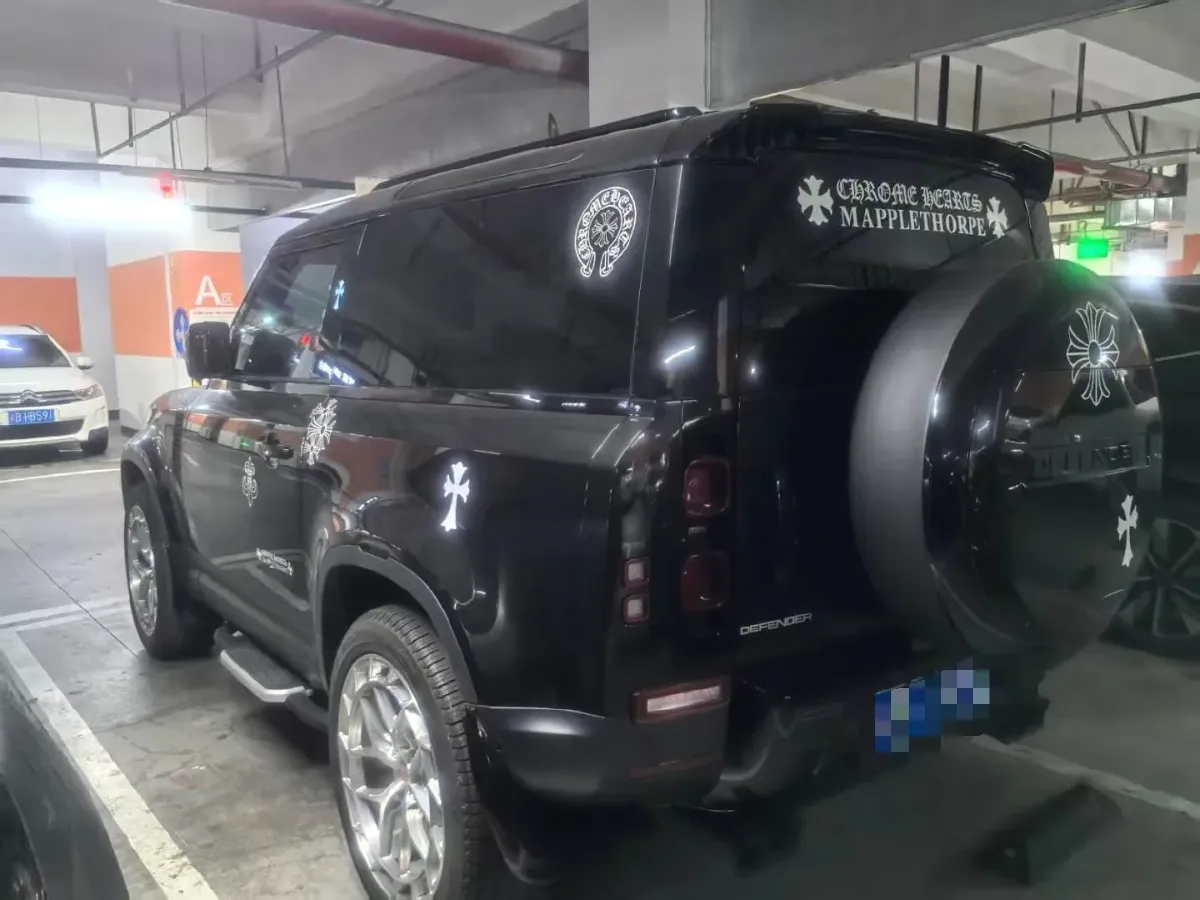 2025 Land Rover Defender 2.0T 300HP L4 8AT,autocango,china used car exporter,china ev exporter,chinese used car exporter,chinese used ev exporter