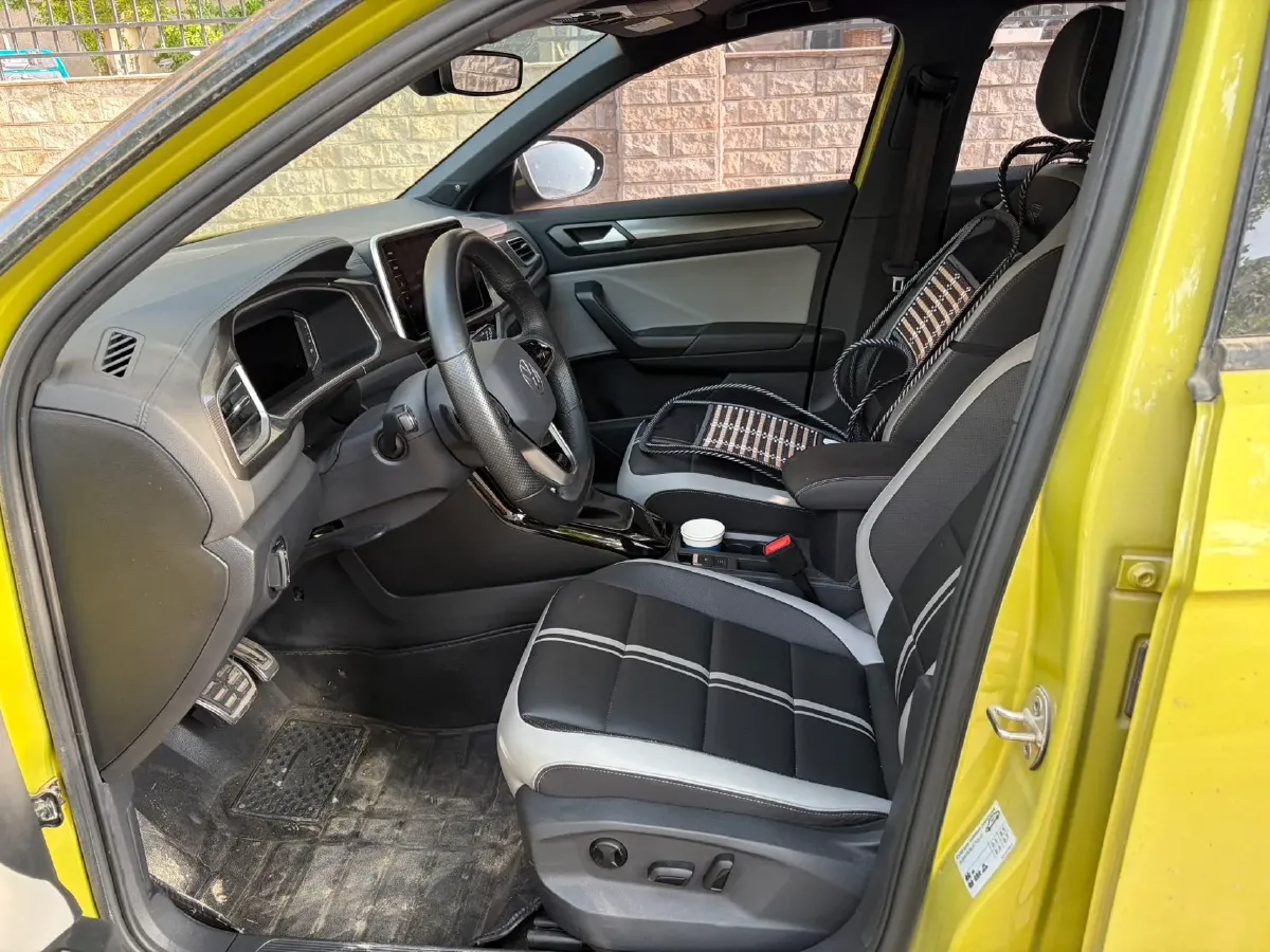 2023 Volkswagen T-Roc 1.5T 160HP L4 7DCT,autocango,china used car exporter,china ev exporter,chinese used car exporter,chinese used ev exporter