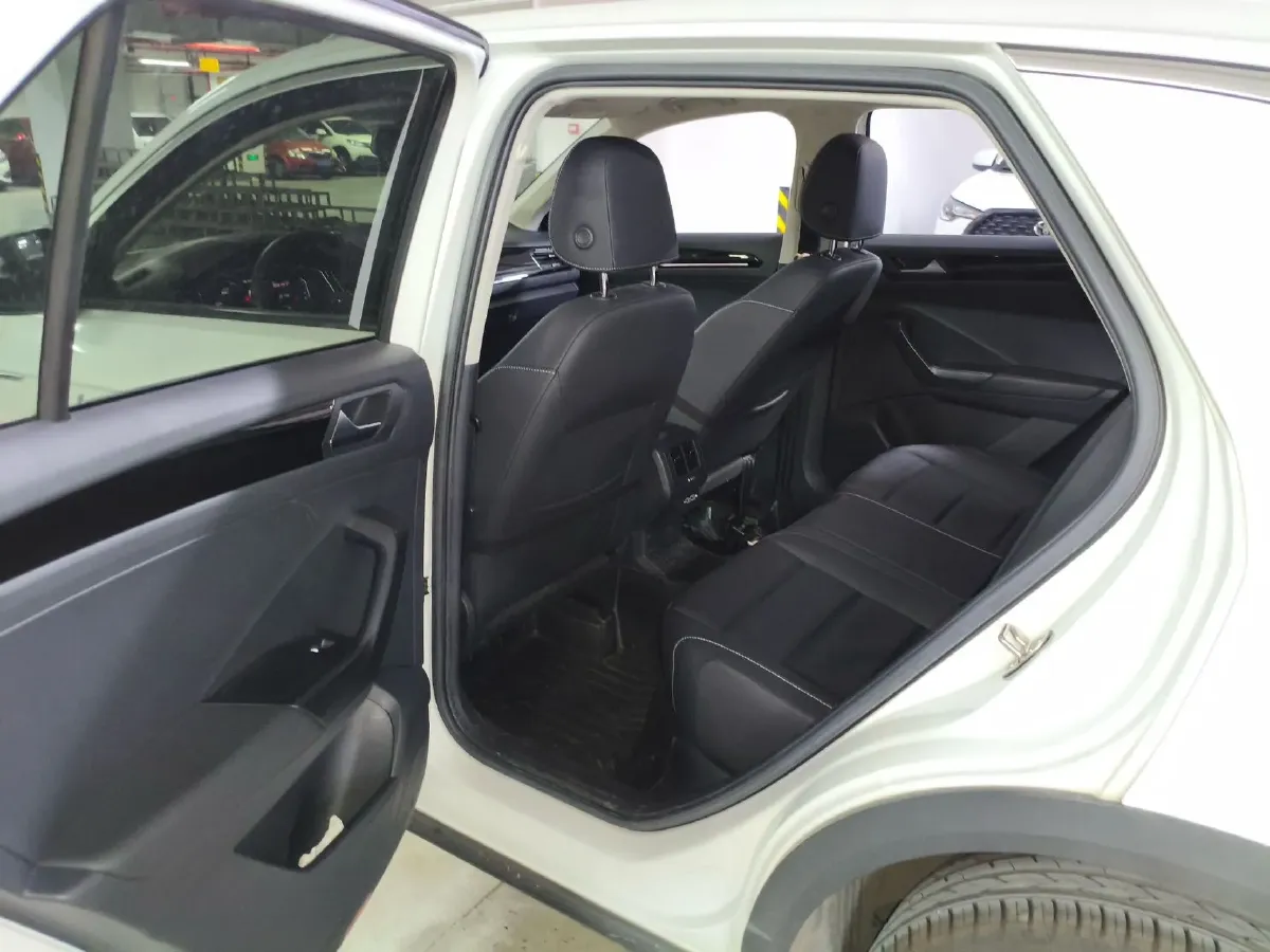 2021 Volkswagen T-Roc 1.4T 150HP L4 7DCT,autocango,china used car exporter,china ev exporter,chinese used car exporter,chinese used ev exporter