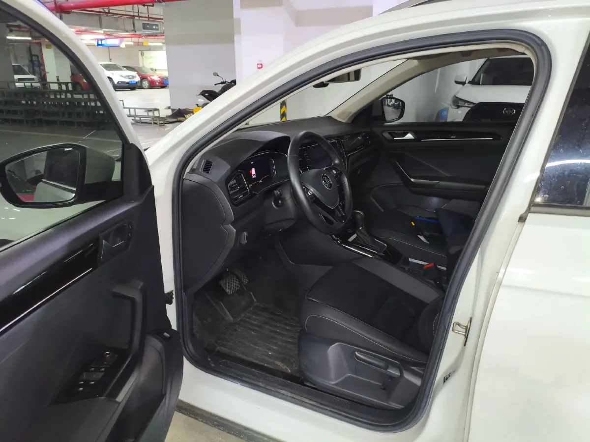 2021 Volkswagen T-Roc 1.4T 150HP L4 7DCT,autocango,china used car exporter,china ev exporter,chinese used car exporter,chinese used ev exporter
