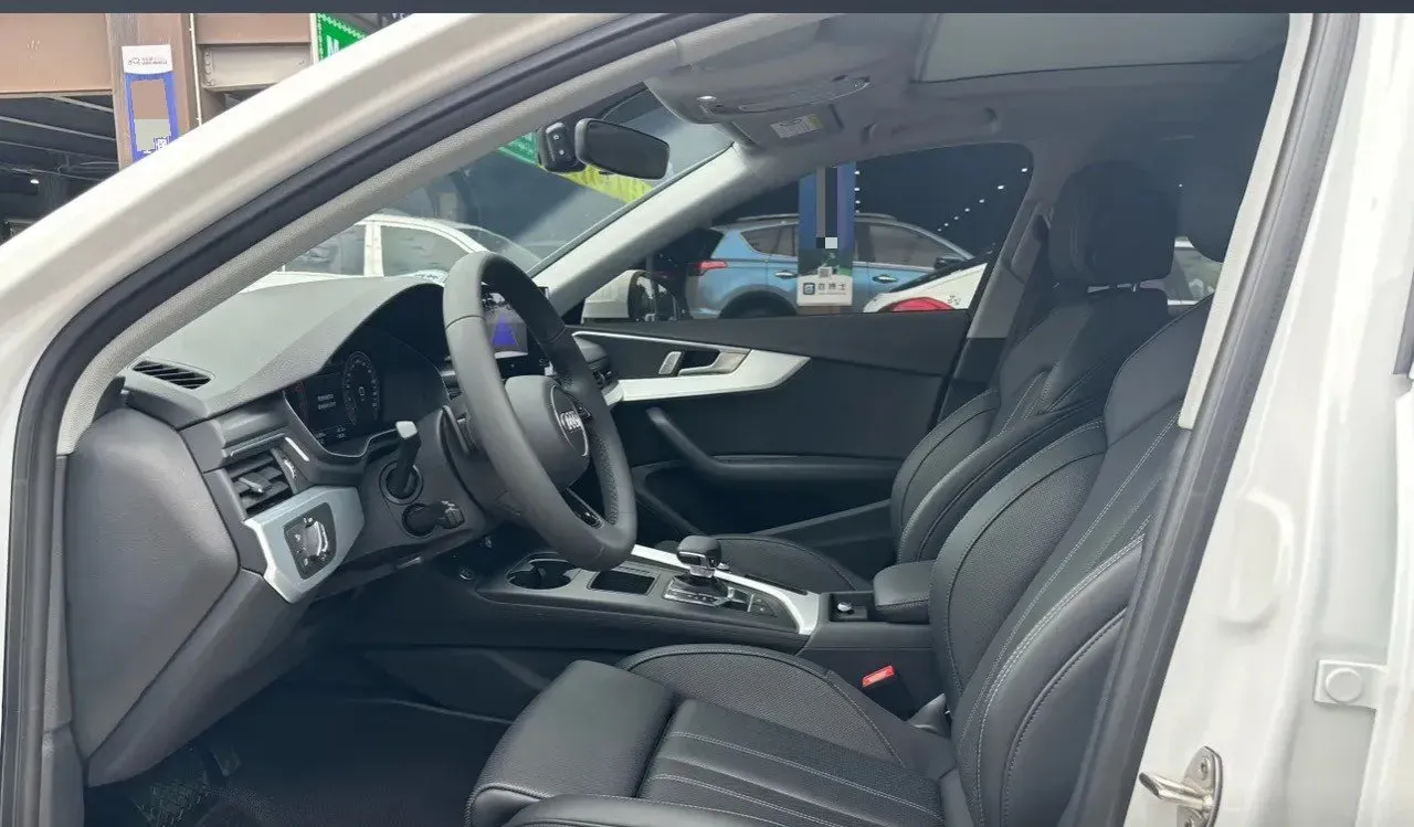 2023 Audi A4L 2.0T 190HP L4 7DCT,autocango,china used car exporter,china ev exporter,chinese used car exporter,chinese used ev exporter