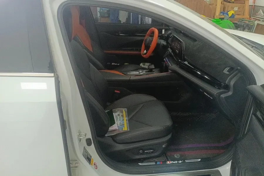 2023 ChangAn UNI-V iDD 1.5T 170HP L4 6TCT PHEV 18.4KWH,autocango,china used car exporter,china ev exporter,chinese used car exporter,chinese used ev exporter