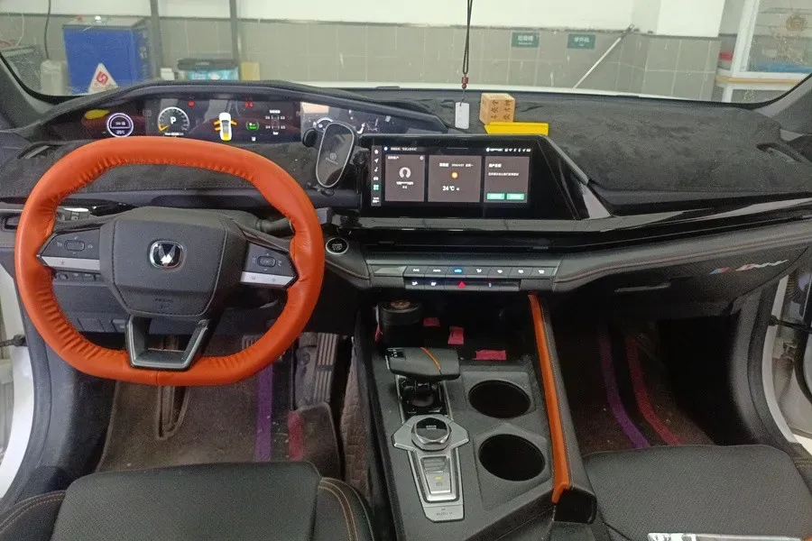 2023 ChangAn UNI-V iDD 1.5T 170HP L4 6TCT PHEV 18.4KWH,autocango,china used car exporter,china ev exporter,chinese used car exporter,chinese used ev exporter