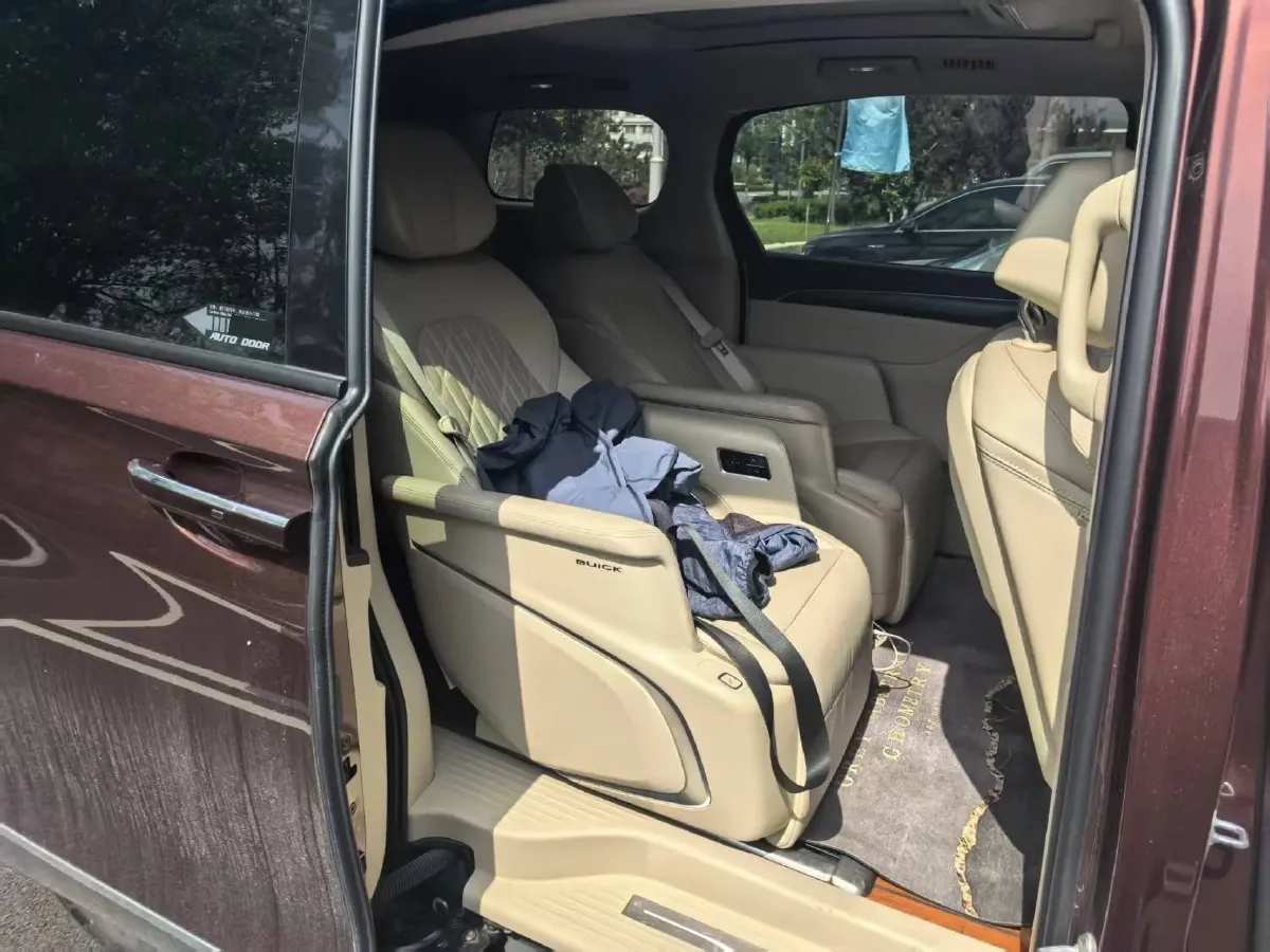 2022 Buick GL8 2.0T 237HP L4 9AT,autocango,china used car exporter,china ev exporter,chinese used car exporter,chinese used ev exporter