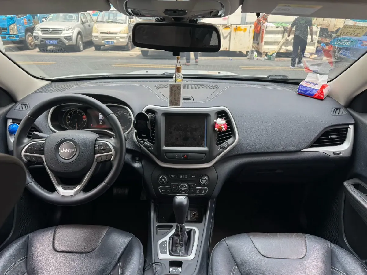 2017 Jeep Cherokee 2.4L 175HP L4 9AT,autocango,china used car exporter,china ev exporter,chinese used car exporter,chinese used ev exporter