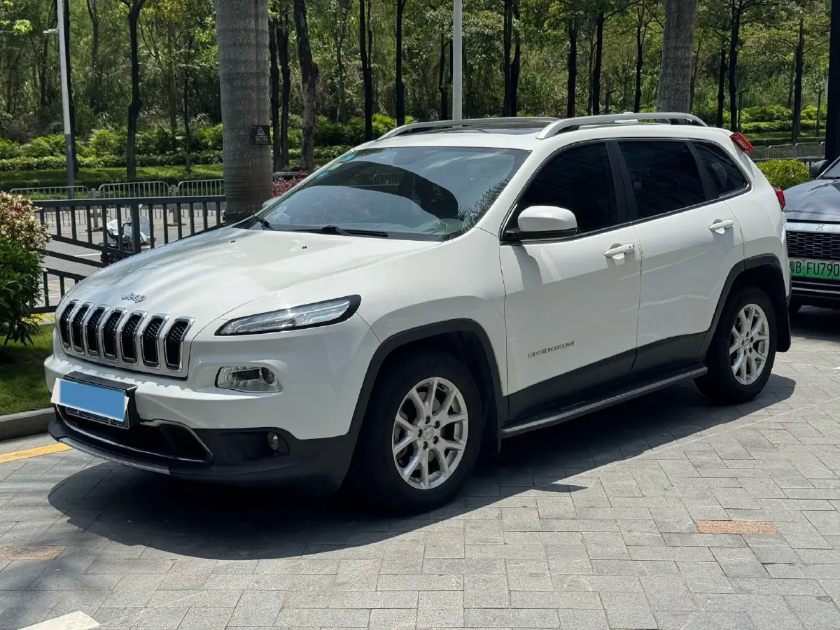 2017 Jeep Cherokee 2.4L 175HP L4 9AT,autocango,china used car exporter,china ev exporter,chinese used car exporter,chinese used ev exporter