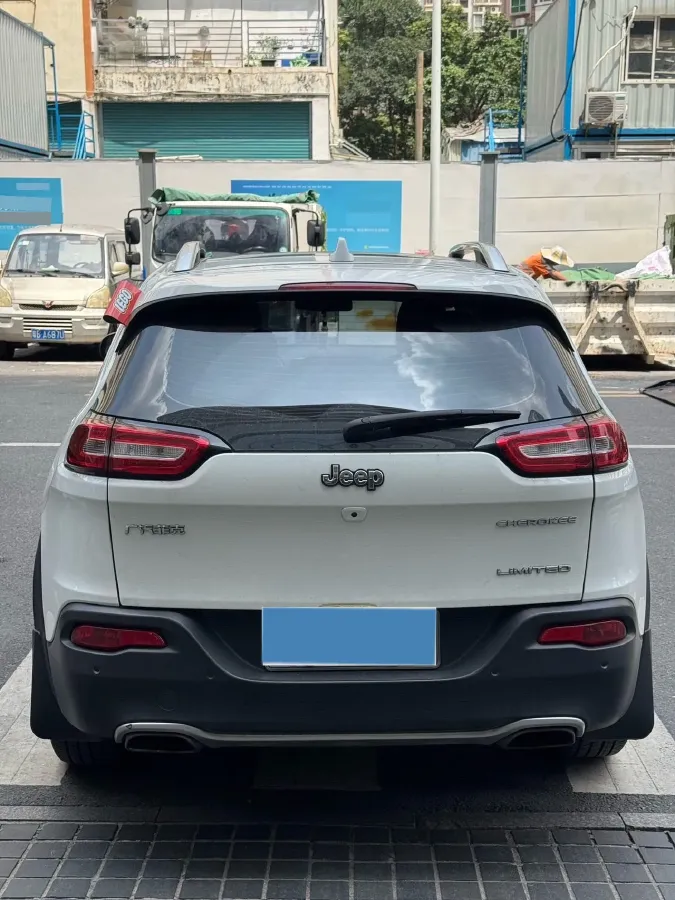 2017 Jeep Cherokee 2.4L 175HP L4 9AT,autocango,china used car exporter,china ev exporter,chinese used car exporter,chinese used ev exporter