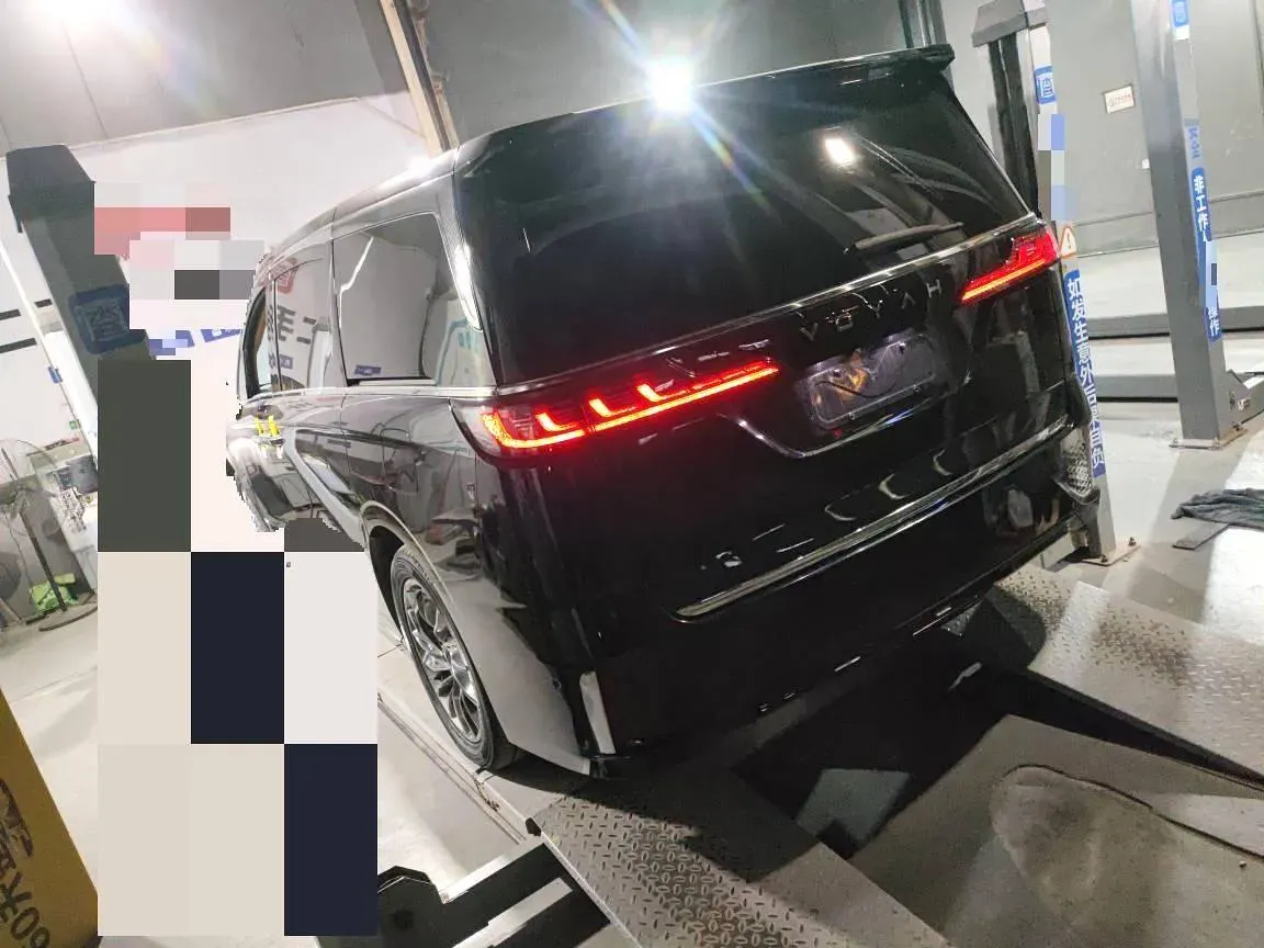 2022 Voyah Dream 1.5T 136HP L4 PHEV 25.57KWH,autocango,china used car exporter,china ev exporter,chinese used car exporter,chinese used ev exporter