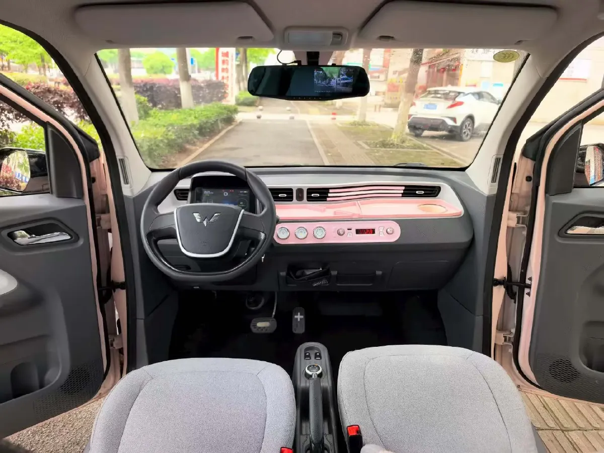 2021 WuLing HongGuang MINI EV BEV 9KWH,autocango,china used car exporter,china ev exporter,chinese used car exporter,chinese used ev exporter