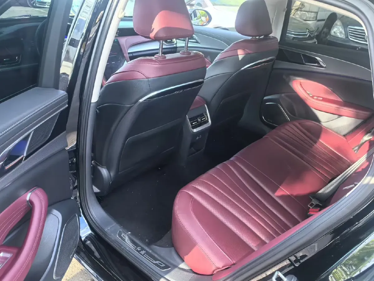 2023 HongQi H5 2.0T 224HP L4 8AT,autocango,china used car exporter,china ev exporter,chinese used car exporter,chinese used ev exporter