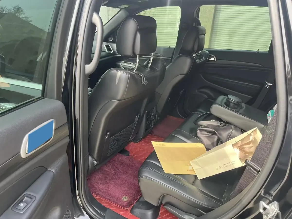 2020 Jeep Grand Cherokee 3.0L 234HP V6 8AT,autocango,china used car exporter,china ev exporter,chinese used car exporter,chinese used ev exporter