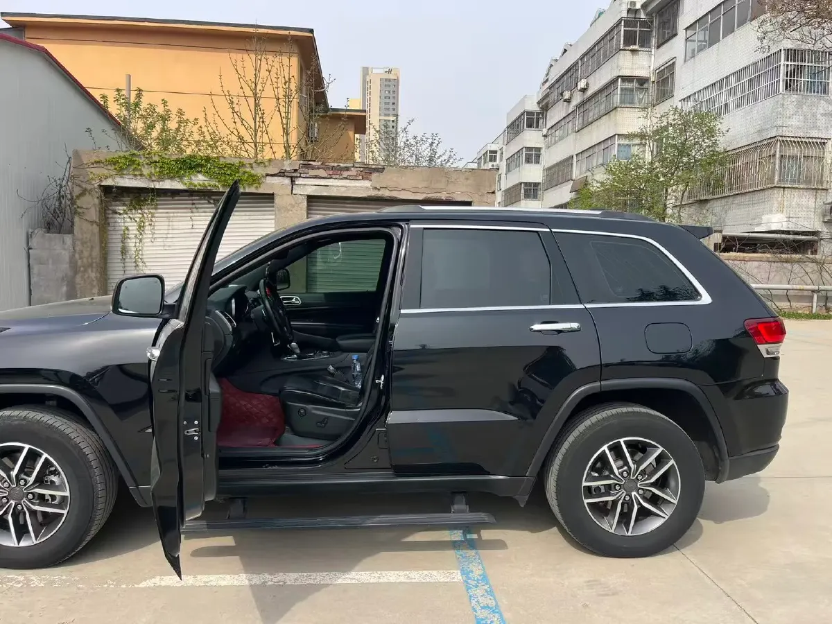 2020 Jeep Grand Cherokee 3.0L 234HP V6 8AT,autocango,china used car exporter,china ev exporter,chinese used car exporter,chinese used ev exporter