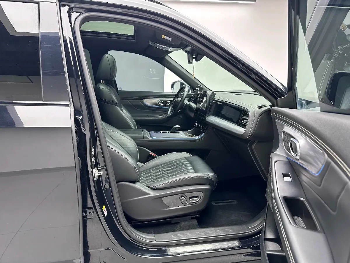 2022 GAC Trumpchi GS8 2.0T 252HP L4 8AT,autocango,china used car exporter,china ev exporter,chinese used car exporter,chinese used ev exporter