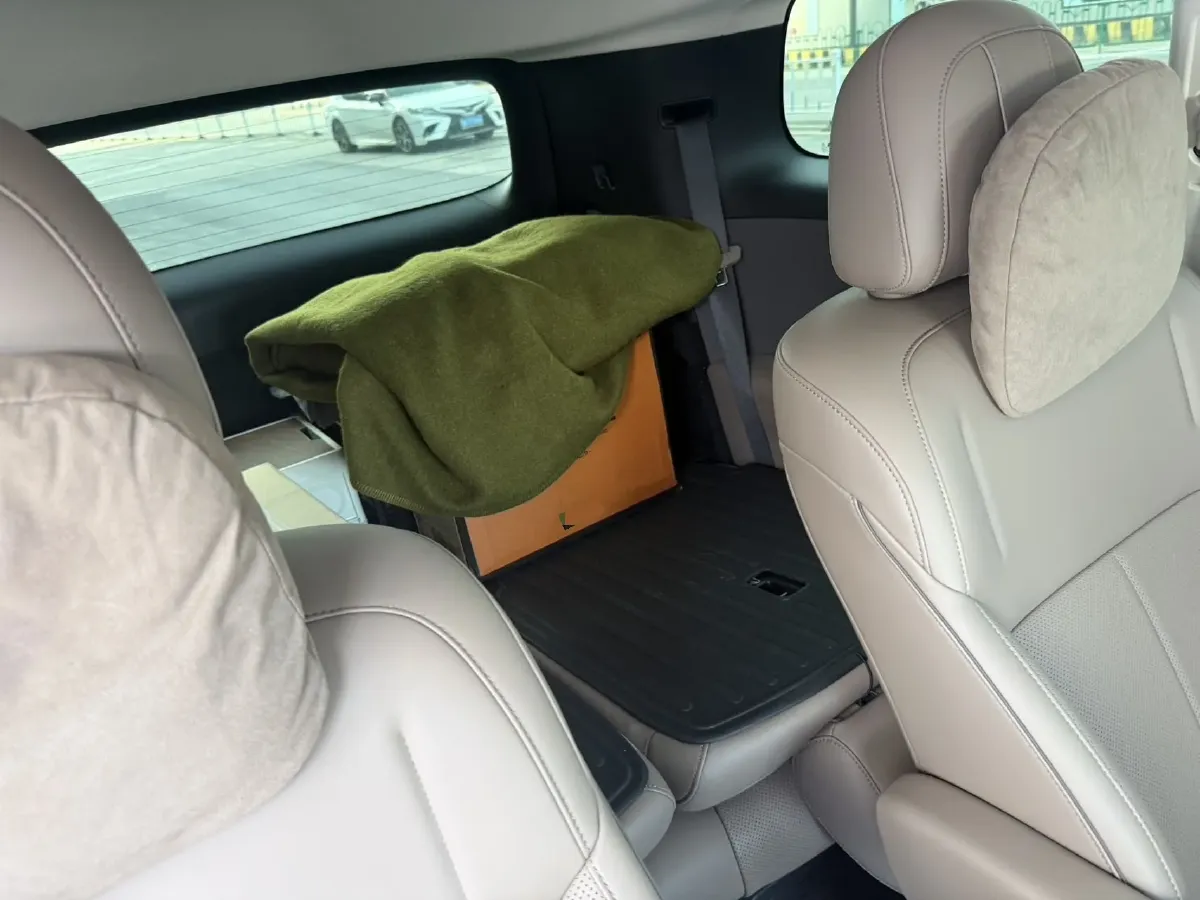 2025 Li i8 BEV,autocango,china used car exporter,china ev exporter,chinese used car exporter,chinese used ev exporter