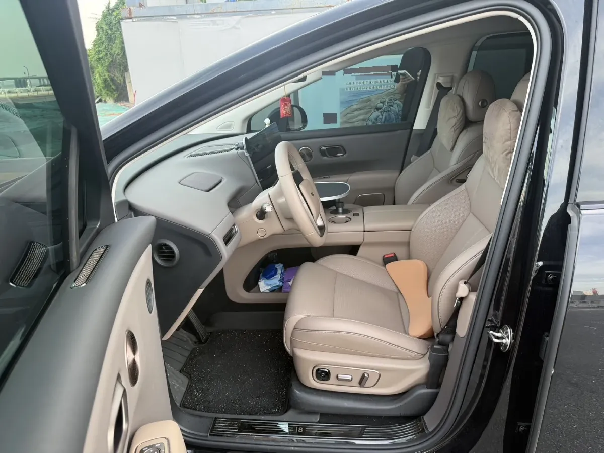 2025 Li i8 BEV,autocango,china used car exporter,china ev exporter,chinese used car exporter,chinese used ev exporter