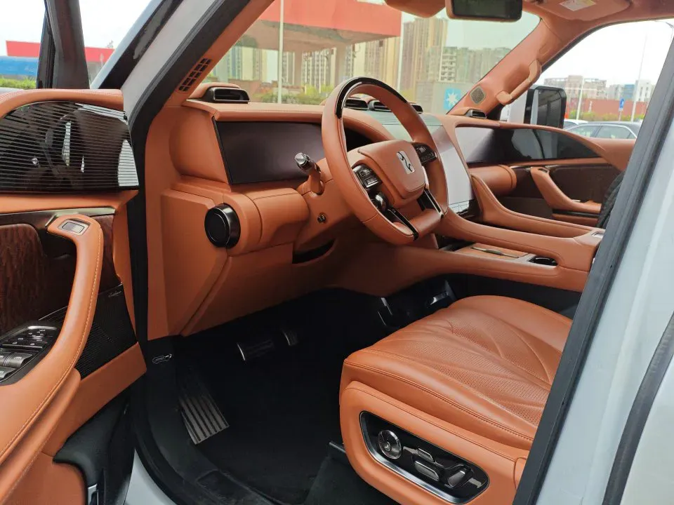 2023 YangWang U8 2.0T 272HP L4 REEV 49.05KWH,autocango,china used car exporter,china ev exporter,chinese used car exporter,chinese used ev exporter