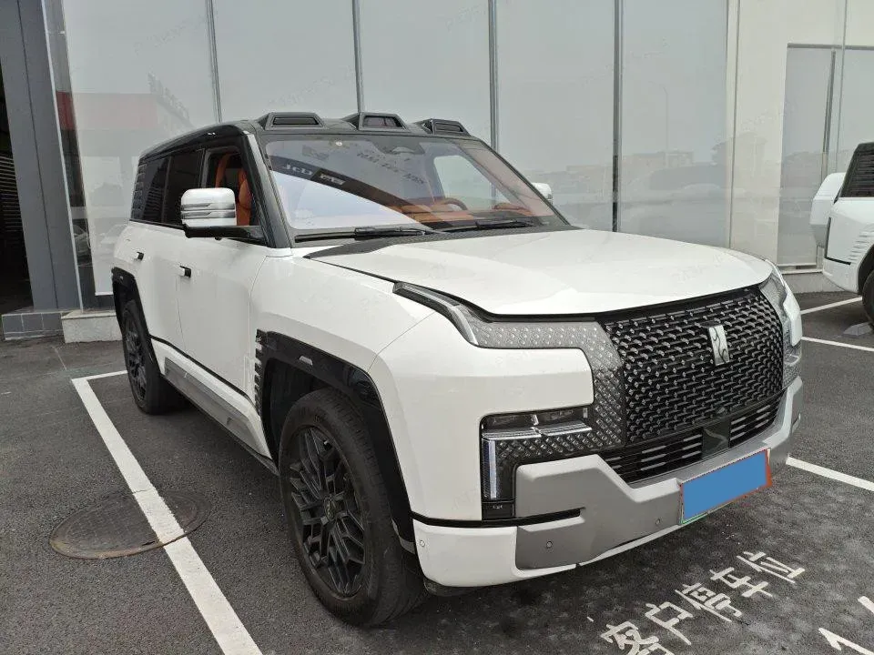 2023 YangWang U8 2.0T 272HP L4 REEV 49.05KWH,autocango,china used car exporter,china ev exporter,chinese used car exporter,chinese used ev exporter