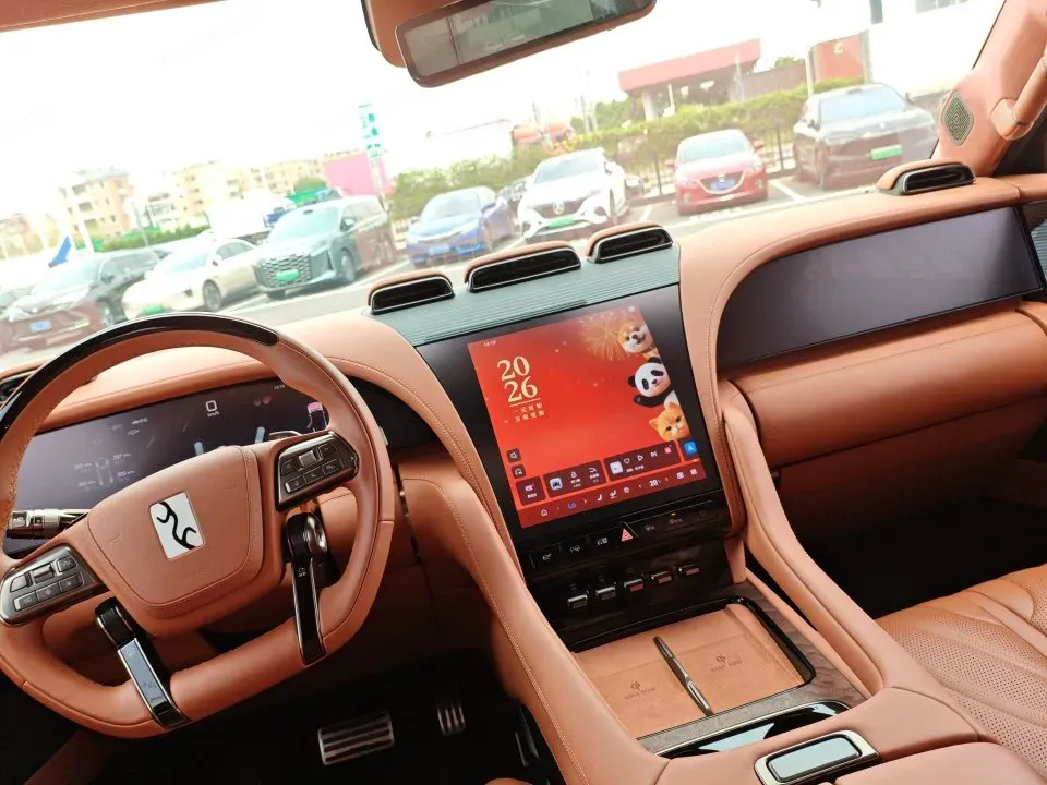 2023 YangWang U8 2.0T 272HP L4 REEV 49.05KWH,autocango,china used car exporter,china ev exporter,chinese used car exporter,chinese used ev exporter