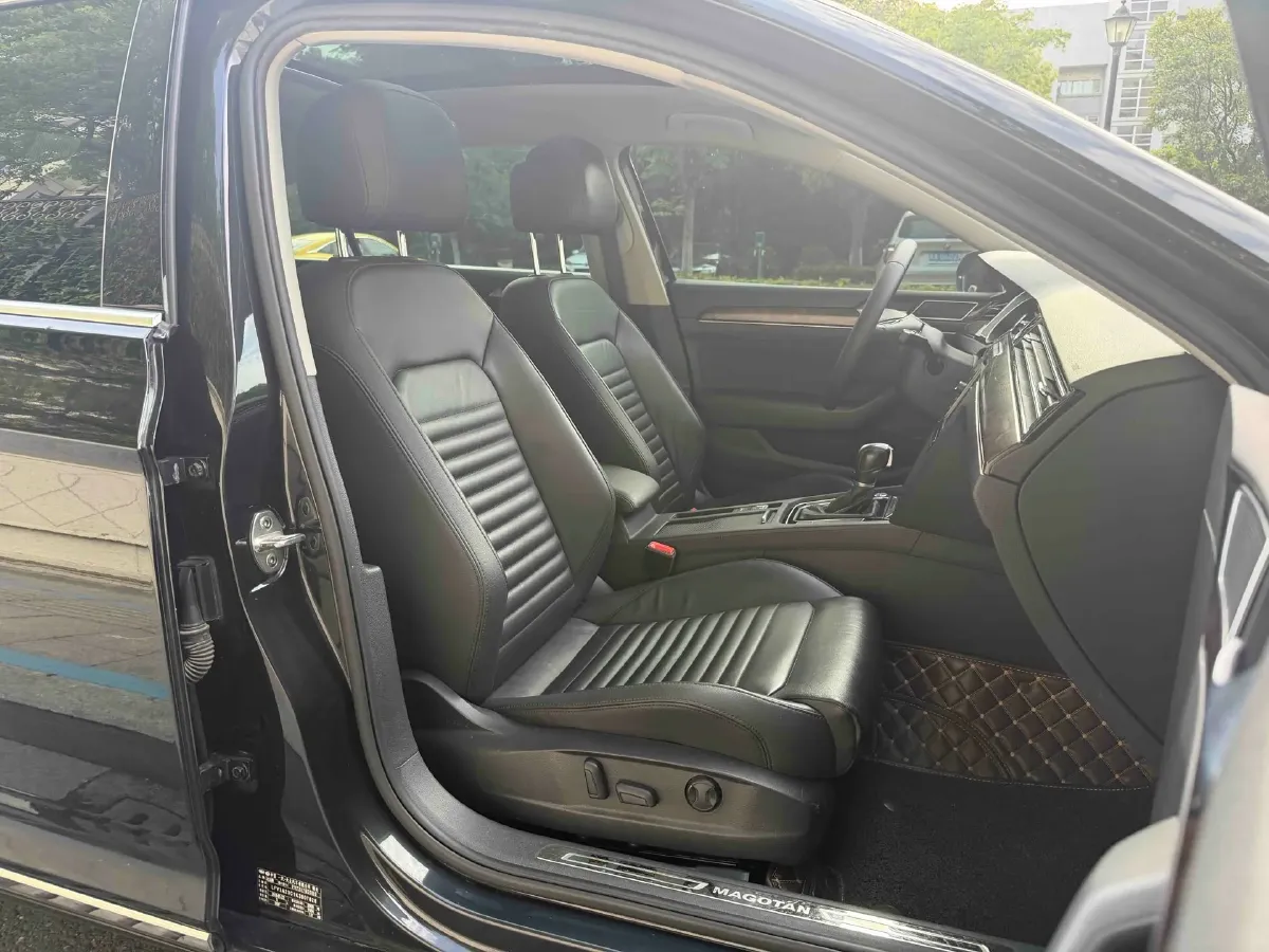 2019 Volkswagen Magotan 2.0T 186HP L4 7DCT,autocango,china used car exporter,china ev exporter,chinese used car exporter,chinese used ev exporter