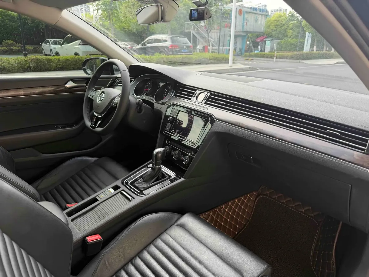 2019 Volkswagen Magotan 2.0T 186HP L4 7DCT,autocango,china used car exporter,china ev exporter,chinese used car exporter,chinese used ev exporter