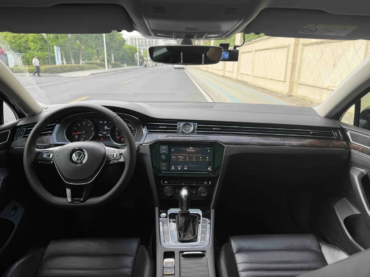 2019 Volkswagen Magotan 2.0T 186HP L4 7DCT,autocango,china used car exporter,china ev exporter,chinese used car exporter,chinese used ev exporter