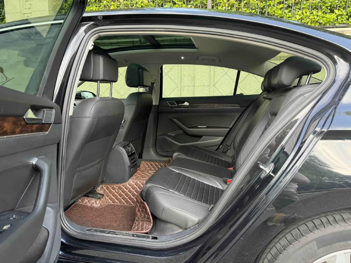 2019 Volkswagen Magotan 2.0T 186HP L4 7DCT,autocango,china used car exporter,china ev exporter,chinese used car exporter,chinese used ev exporter