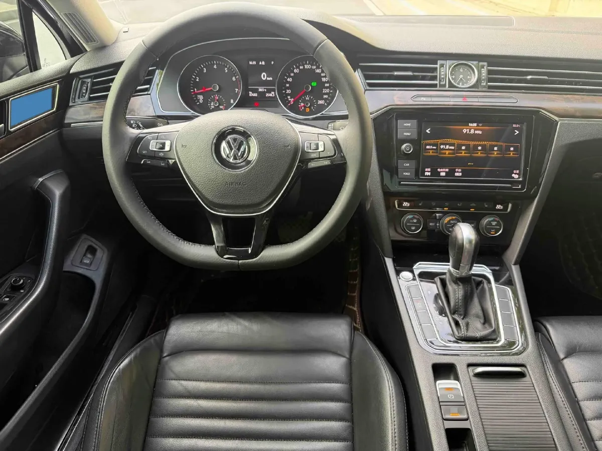 2019 Volkswagen Magotan 2.0T 186HP L4 7DCT,autocango,china used car exporter,china ev exporter,chinese used car exporter,chinese used ev exporter