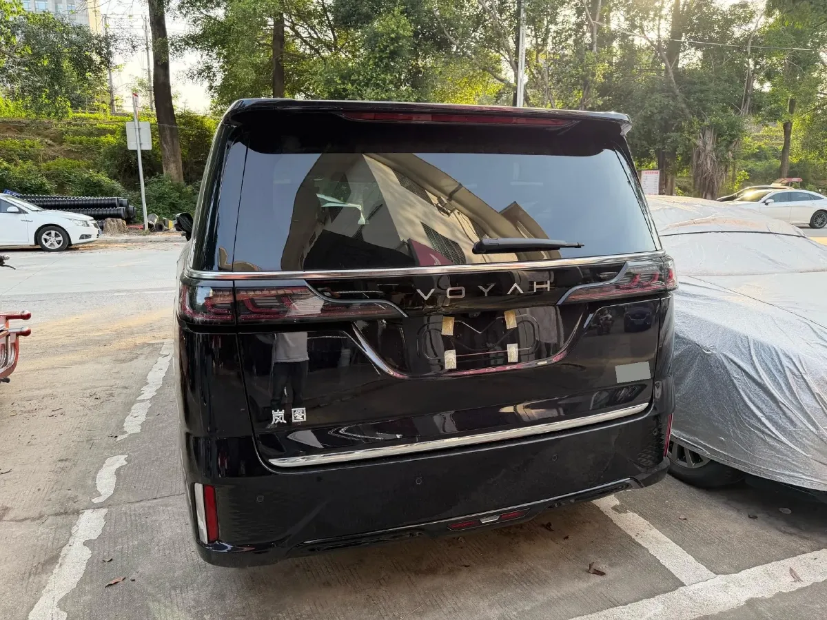 2025 Voyah Dream 1.5T 150HP L4 PHEV 41.7KWH,autocango,china used car exporter,china ev exporter,chinese used car exporter,chinese used ev exporter