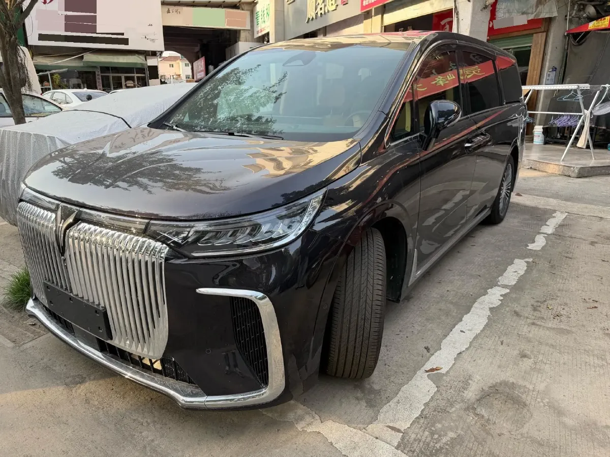 2025 Voyah Dream 1.5T 150HP L4 PHEV 41.7KWH,autocango,china used car exporter,china ev exporter,chinese used car exporter,chinese used ev exporter