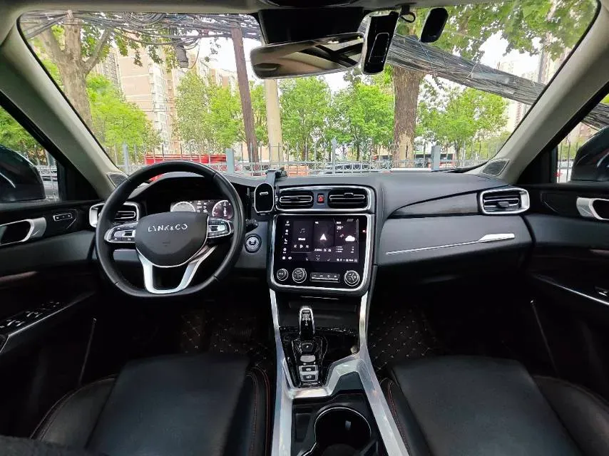 2019 Beijing BJ40 2.0T 218HP L4 6AT,autocango,china used car exporter,china ev exporter,chinese used car exporter,chinese used ev exporter