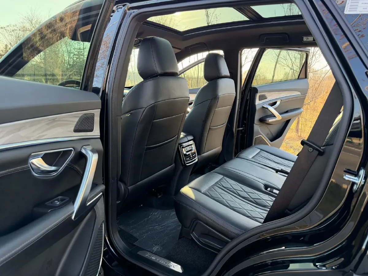 2023 Jetour X70 Plus 1.5T 156HP L4 6MT,autocango,china used car exporter,china ev exporter,chinese used car exporter,chinese used ev exporter