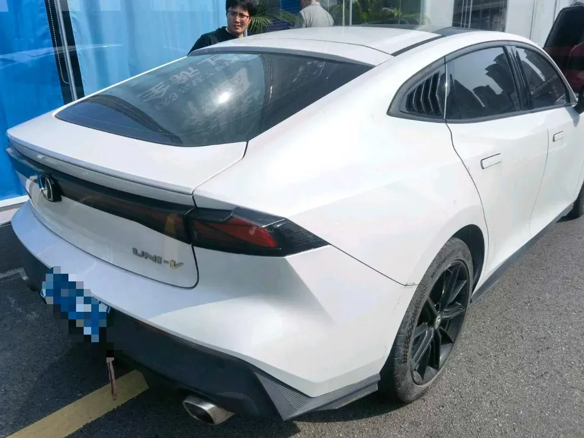 2022 ChangAn UNI-V 1.5T 188HP L4 7DCT,autocango,china used car exporter,china ev exporter,chinese used car exporter,chinese used ev exporter