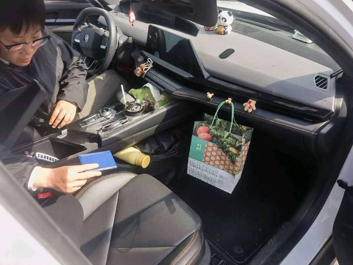 2022 ChangAn UNI-V 1.5T 188HP L4 7DCT,autocango,china used car exporter,china ev exporter,chinese used car exporter,chinese used ev exporter