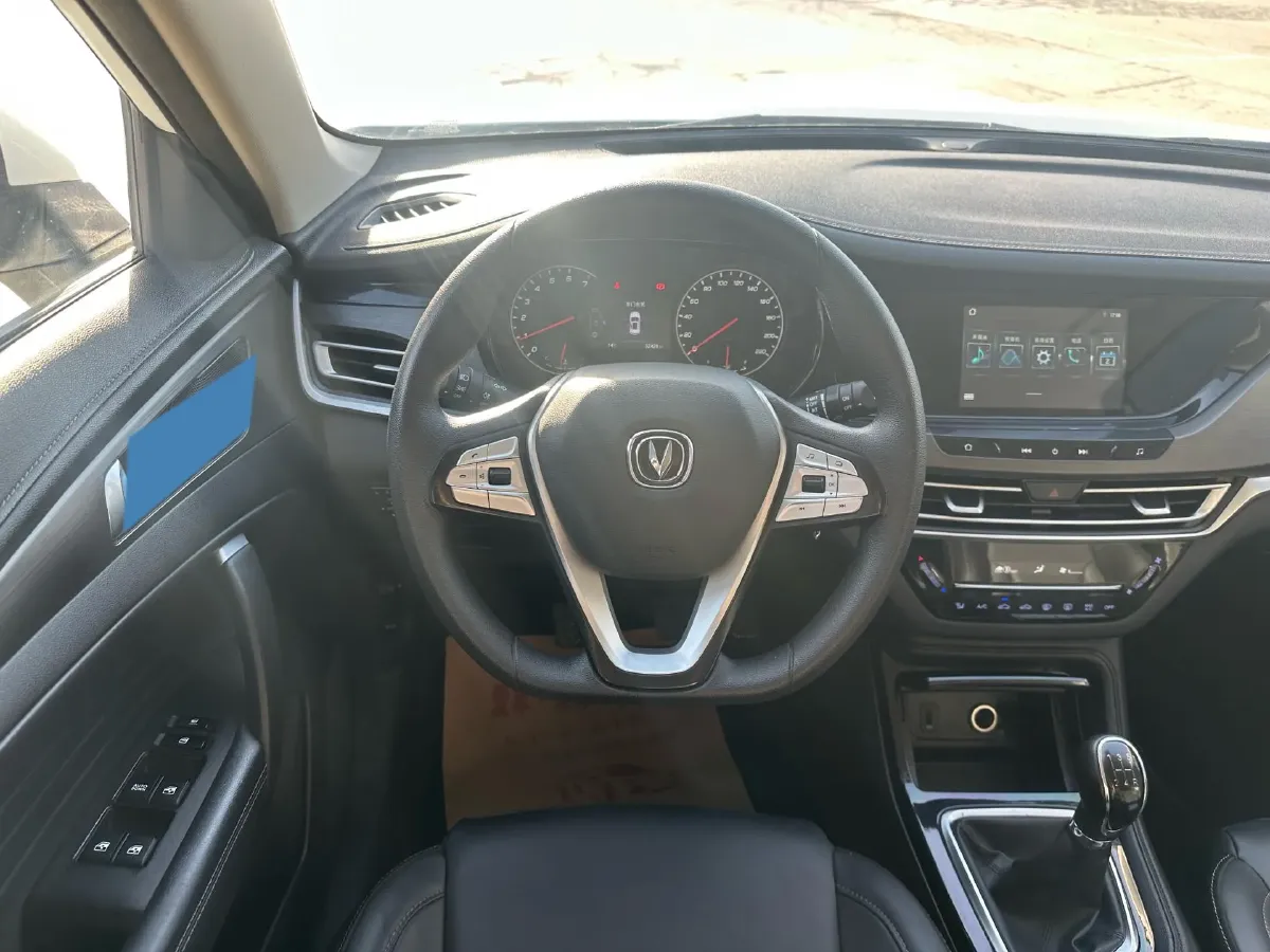 2021 ChangAn CS35 Plus 1.6L 128HP L4 5MT,autocango,china used car exporter,china ev exporter,chinese used car exporter,chinese used ev exporter