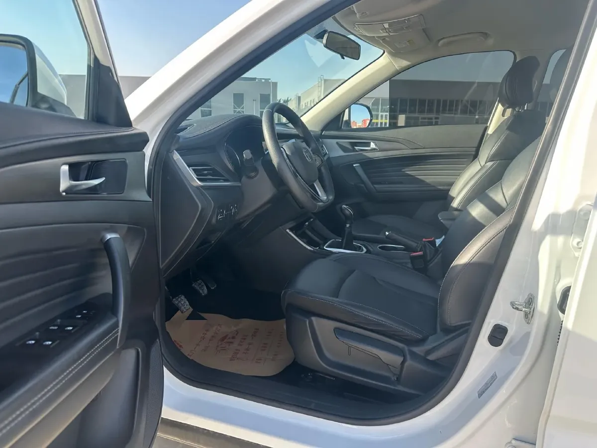 2021 ChangAn CS35 Plus 1.6L 128HP L4 5MT,autocango,china used car exporter,china ev exporter,chinese used car exporter,chinese used ev exporter