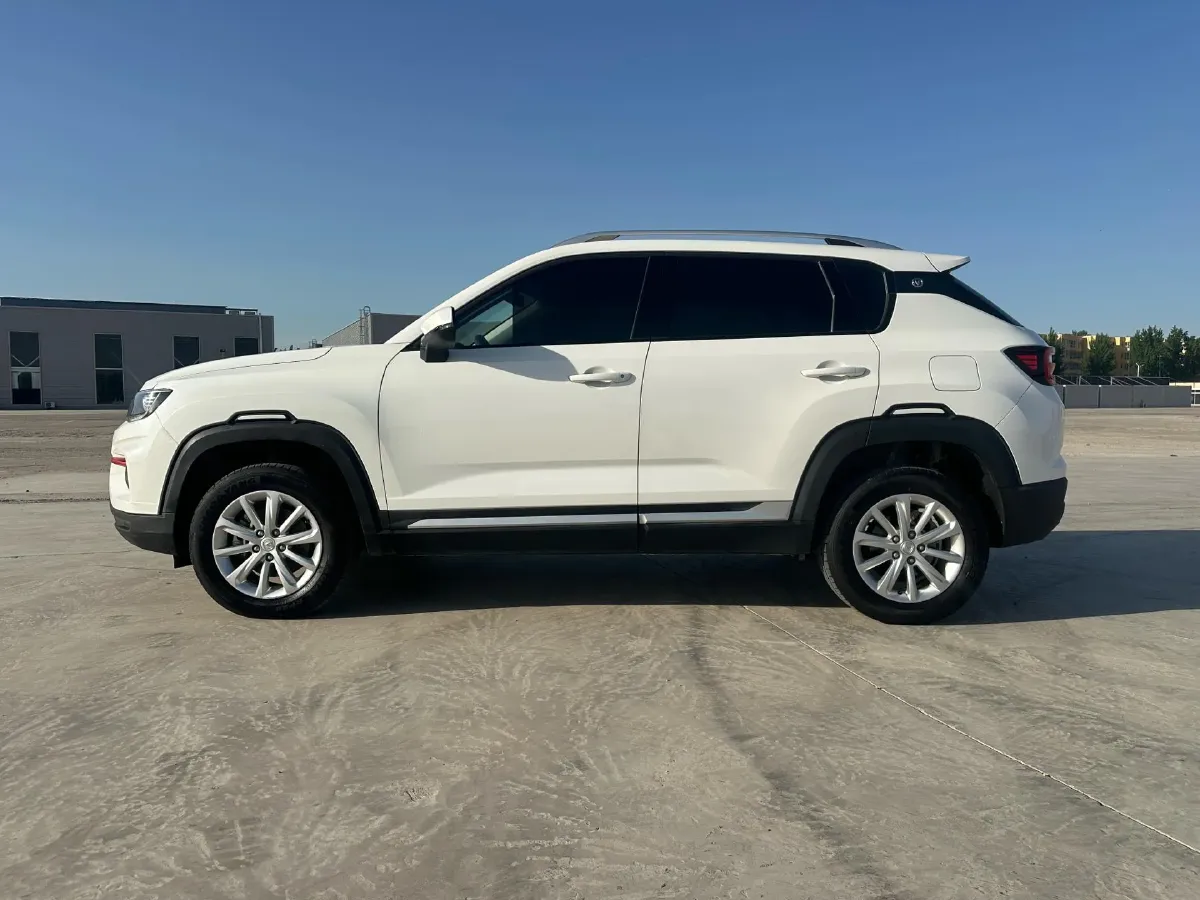 2021 ChangAn CS35 Plus 1.6L 128HP L4 5MT,autocango,china used car exporter,china ev exporter,chinese used car exporter,chinese used ev exporter