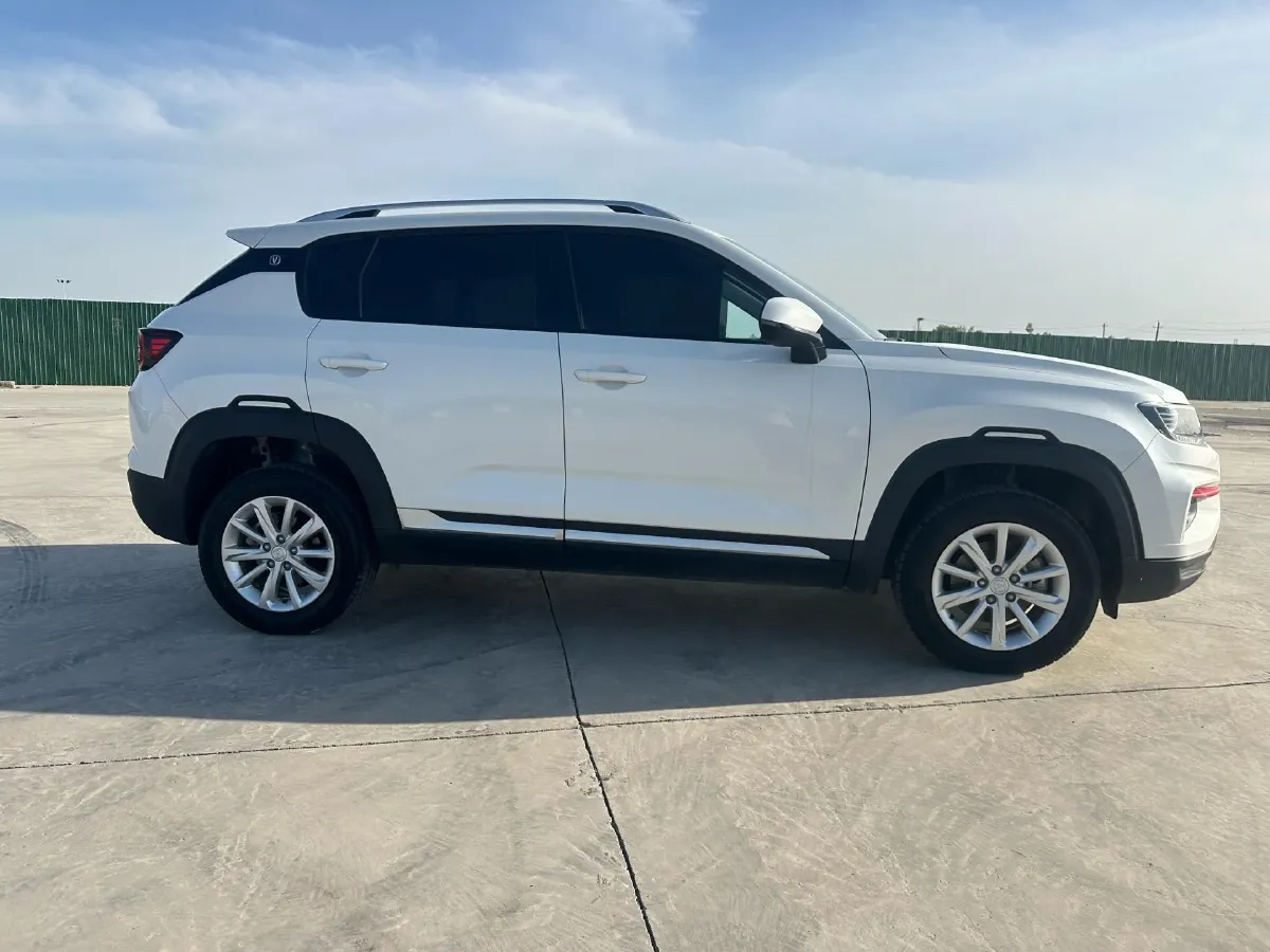 2021 ChangAn CS35 Plus 1.6L 128HP L4 5MT,autocango,china used car exporter,china ev exporter,chinese used car exporter,chinese used ev exporter