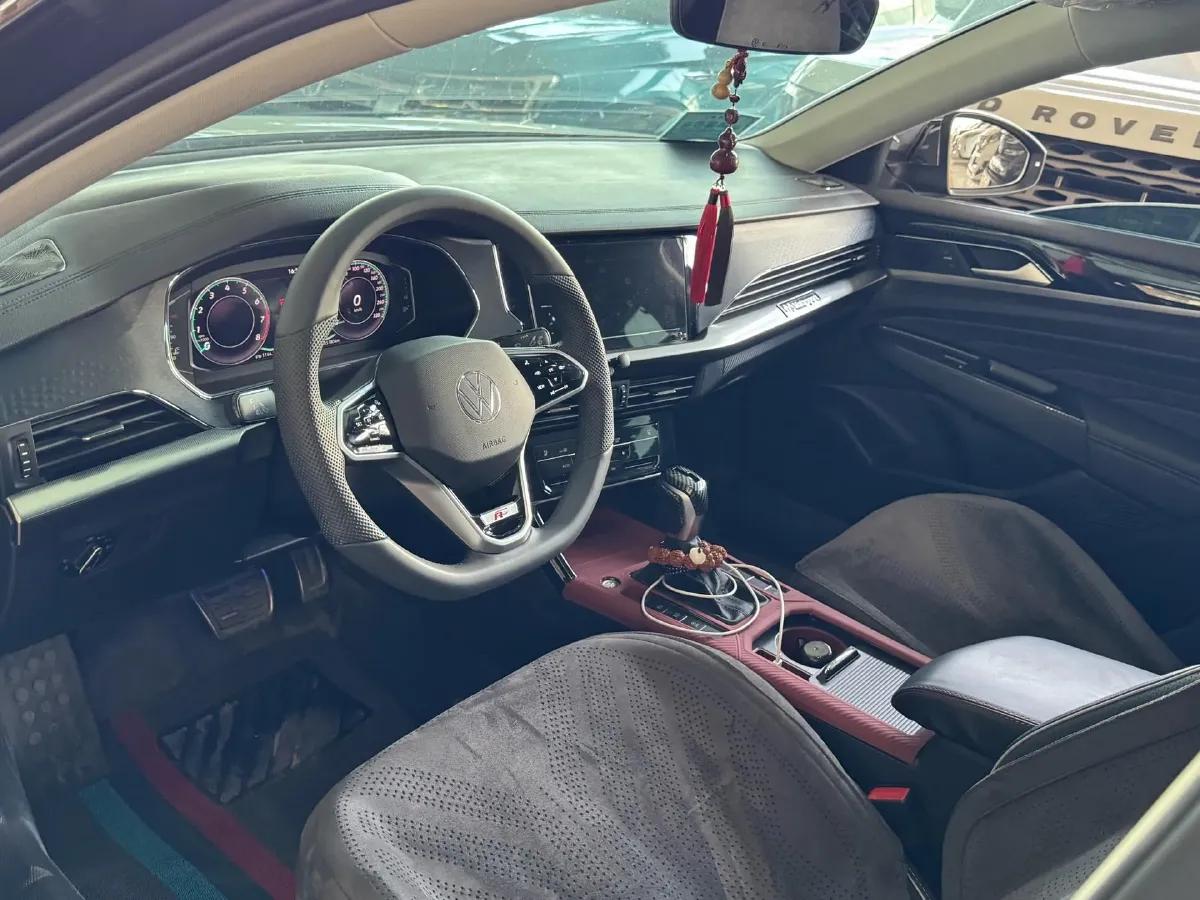 2024 Volkswagen Passat 2.0T 220HP L4 7DCT,autocango,china used car exporter,china ev exporter,chinese used car exporter,chinese used ev exporter