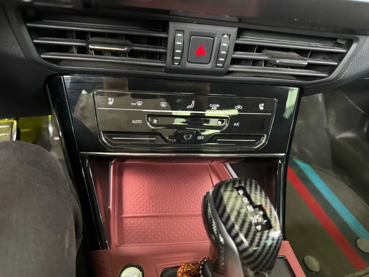 2024 Volkswagen Passat 2.0T 220HP L4 7DCT,autocango,china used car exporter,china ev exporter,chinese used car exporter,chinese used ev exporter