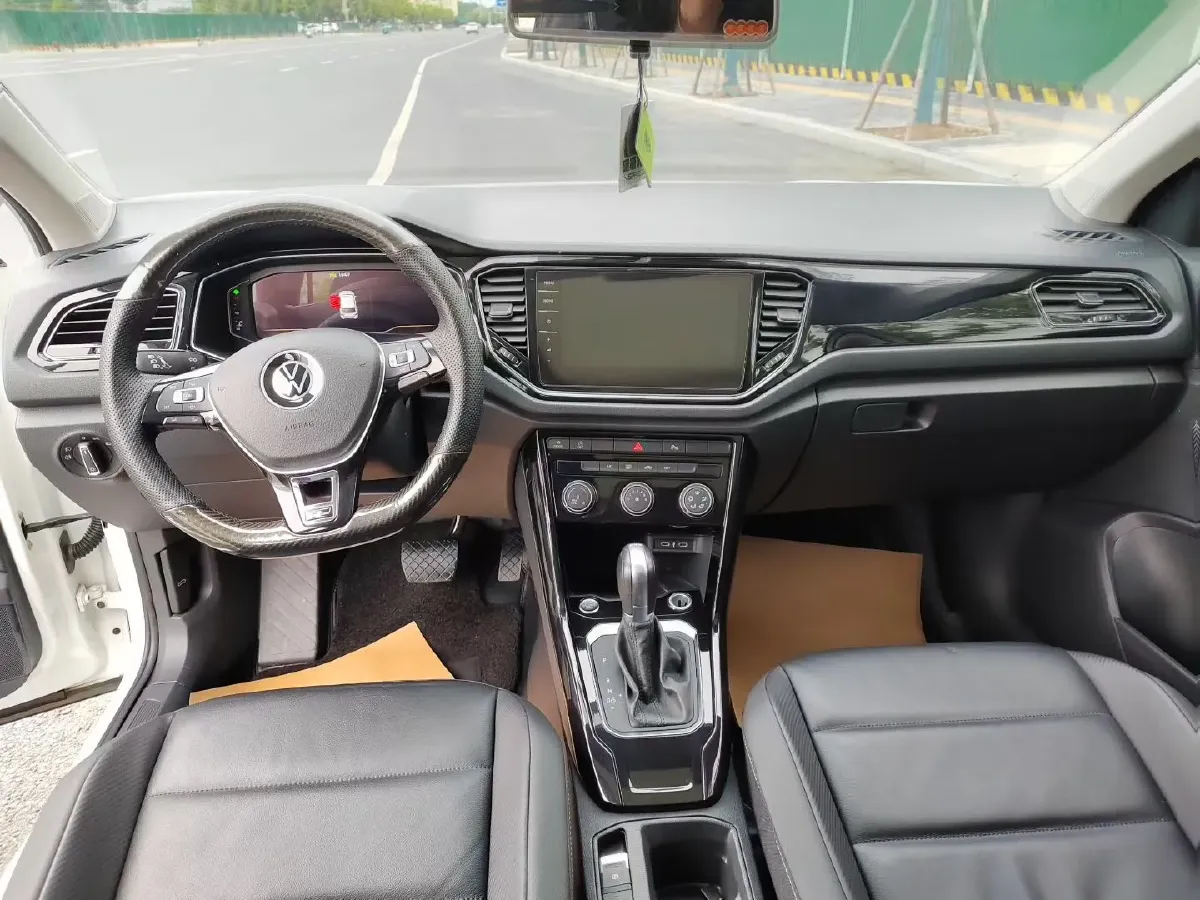 2022 Volkswagen T-Roc 1.4T 150HP L4 7DCT,autocango,china used car exporter,china ev exporter,chinese used car exporter,chinese used ev exporter