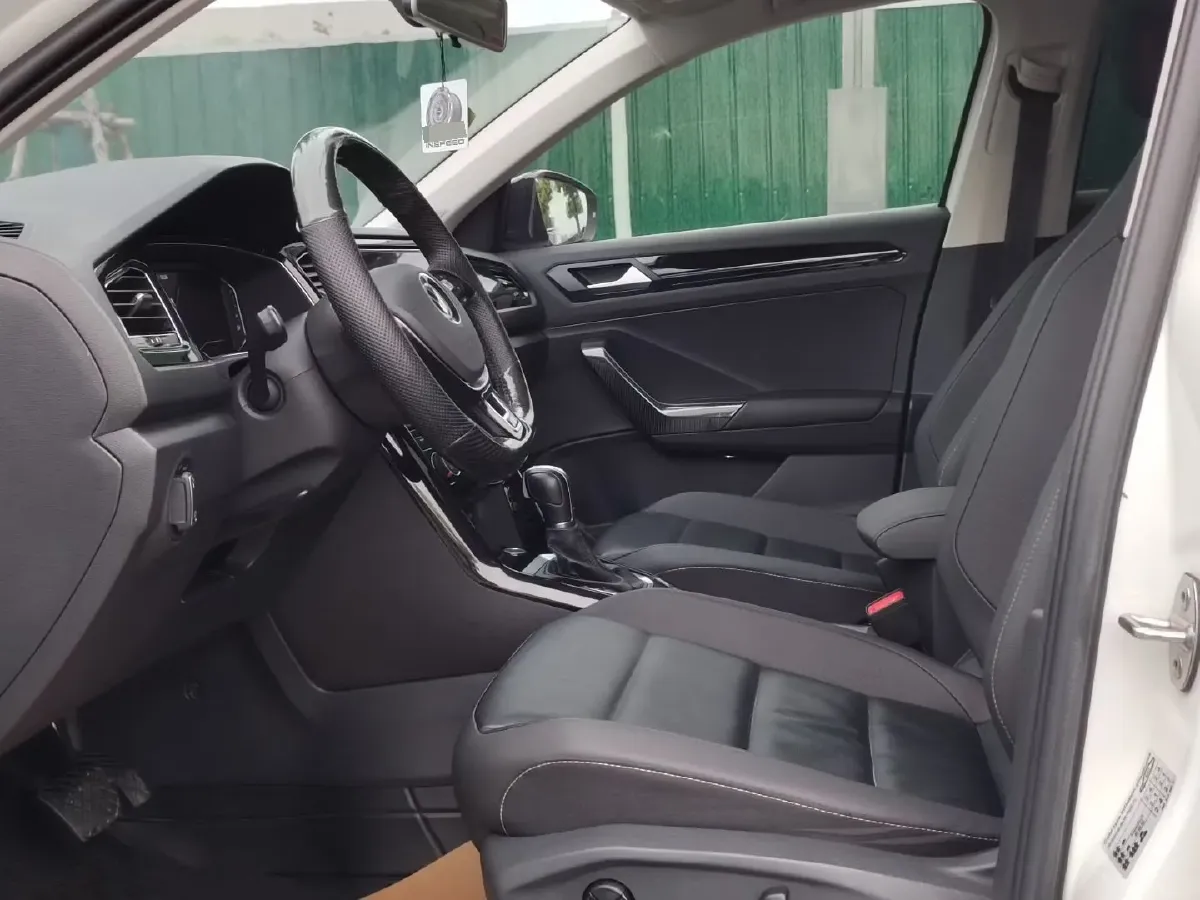 2022 Volkswagen T-Roc 1.4T 150HP L4 7DCT,autocango,china used car exporter,china ev exporter,chinese used car exporter,chinese used ev exporter