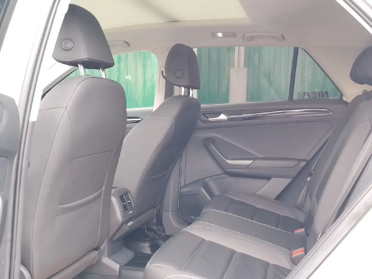 2022 Volkswagen T-Roc 1.4T 150HP L4 7DCT,autocango,china used car exporter,china ev exporter,chinese used car exporter,chinese used ev exporter