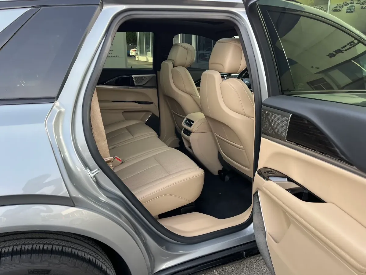 2025 Cadillac XT5 2.0T 237HP L4 9AT,autocango,china used car exporter,china ev exporter,chinese used car exporter,chinese used ev exporter