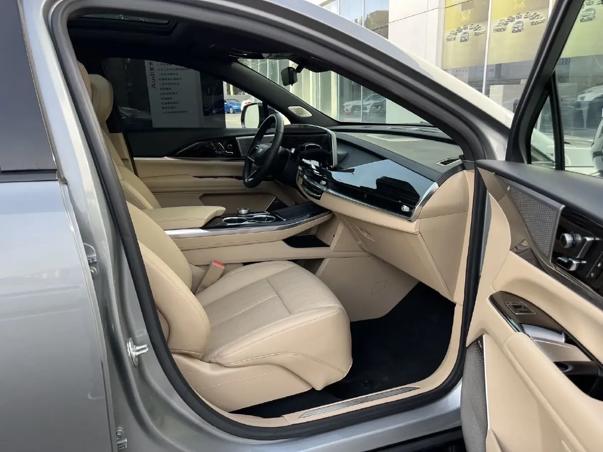 2025 Cadillac XT5 2.0T 237HP L4 9AT,autocango,china used car exporter,china ev exporter,chinese used car exporter,chinese used ev exporter
