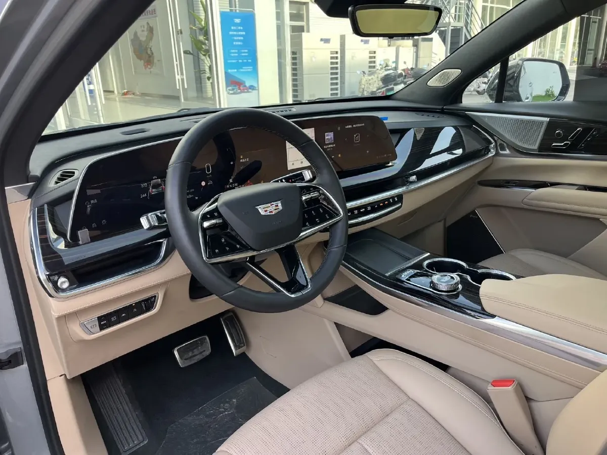 2025 Cadillac XT5 2.0T 237HP L4 9AT,autocango,china used car exporter,china ev exporter,chinese used car exporter,chinese used ev exporter