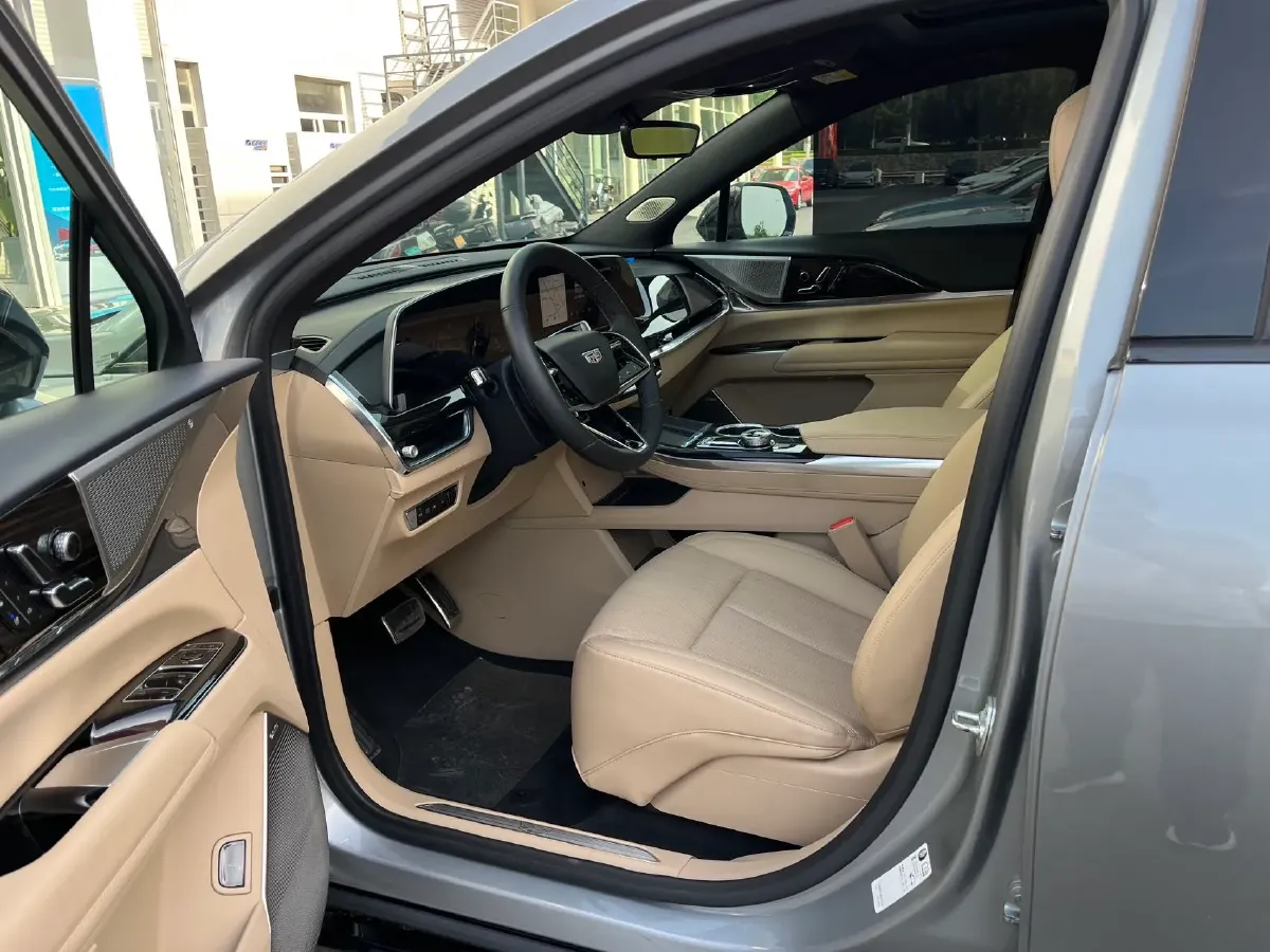 2025 Cadillac XT5 2.0T 237HP L4 9AT,autocango,china used car exporter,china ev exporter,chinese used car exporter,chinese used ev exporter